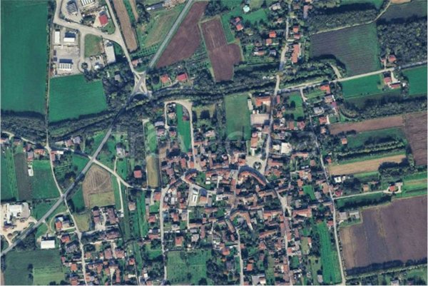 casa indipendente in vendita a Montereale Valcellina