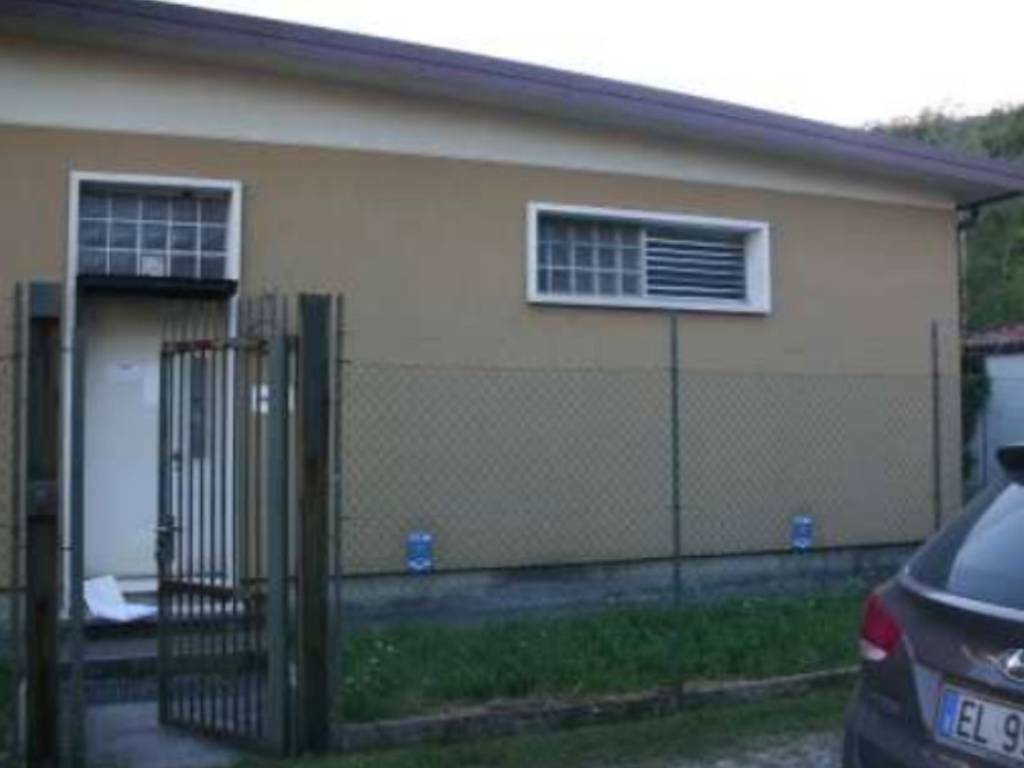 locale commerciale in vendita a Montereale Valcellina