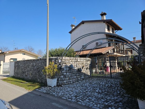 casa indipendente in vendita a Montereale Valcellina