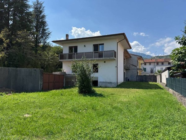 casa indipendente in vendita a Montereale Valcellina in zona Grizzo