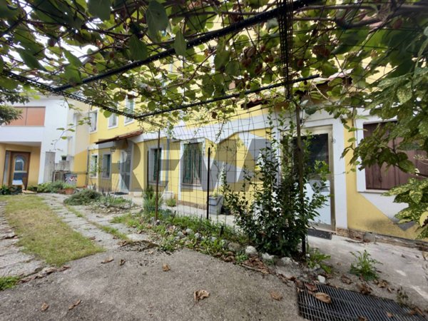 casa indipendente in vendita a Montereale Valcellina in zona Grizzo