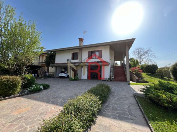 casa indipendente in vendita a Pasiano di Pordenone in zona Visinale