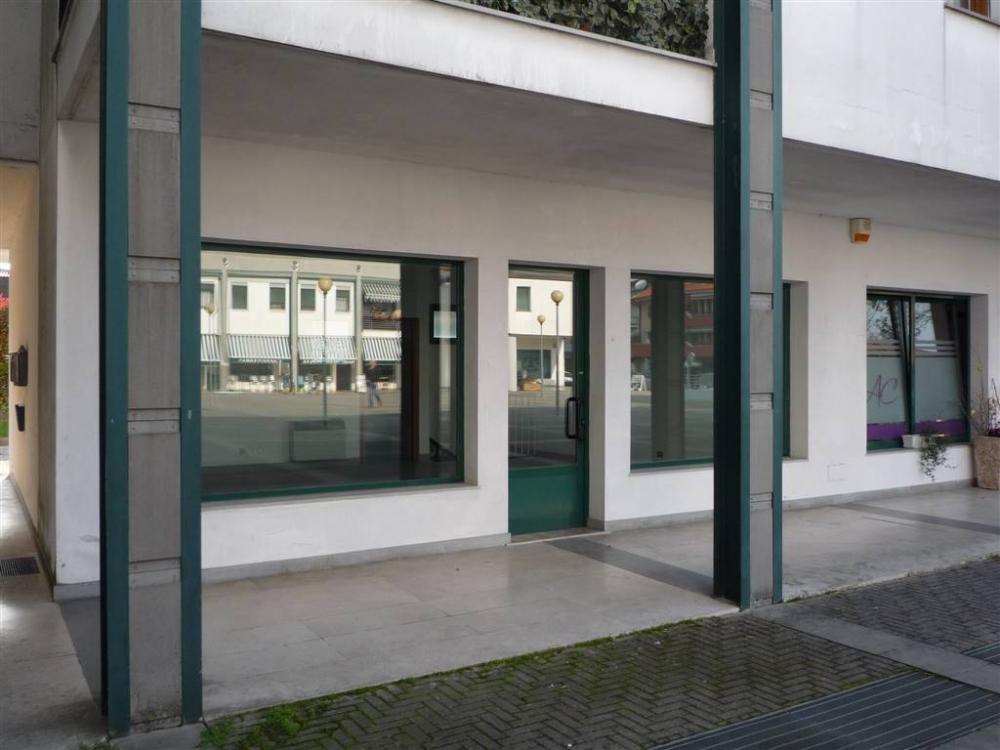 negozio in vendita a Pasiano di Pordenone