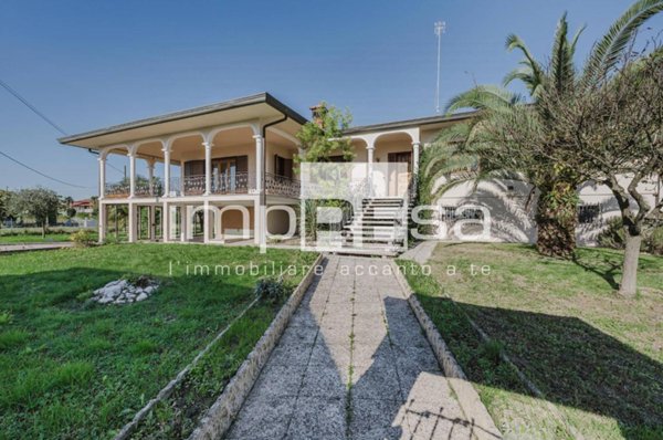 casa indipendente in vendita a Pasiano di Pordenone in zona Visinale