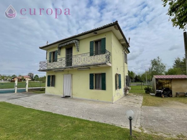 casa indipendente in vendita a Pasiano di Pordenone in zona Azzanello