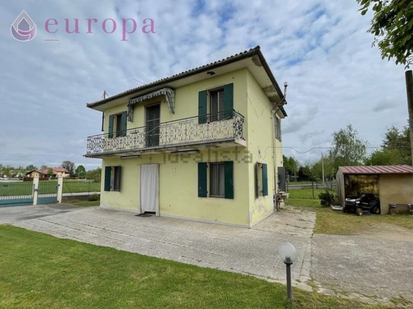 casa indipendente in vendita a Pasiano di Pordenone in zona Azzanello