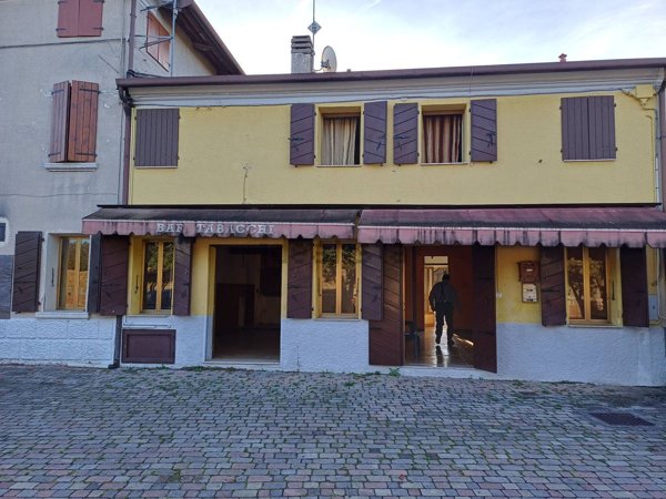 negozio in vendita a Pasiano di Pordenone in zona Rivarotta