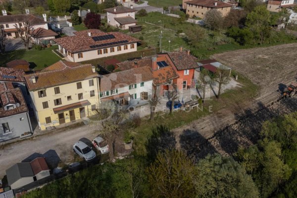 casa indipendente in vendita a Pasiano di Pordenone in zona Azzanello