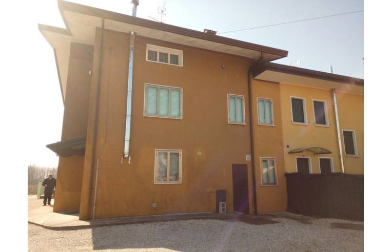 casa indipendente in vendita a Pasiano di Pordenone in zona Azzanello