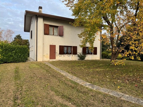 casa indipendente in vendita a Pasiano di Pordenone in zona Visinale