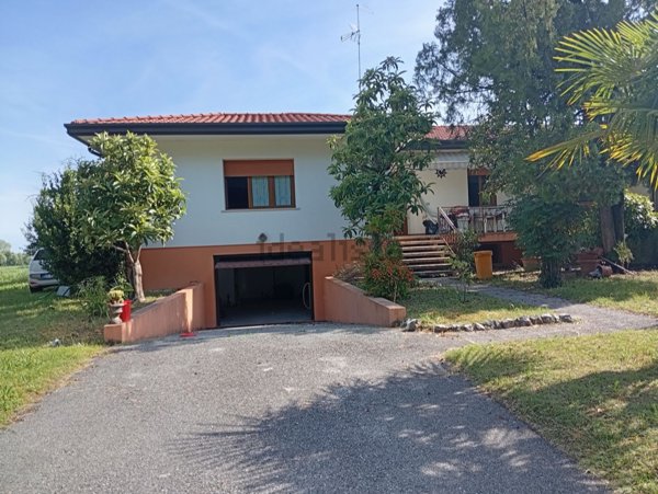 casa indipendente in vendita a Pasiano di Pordenone in zona Sant'Andrea
