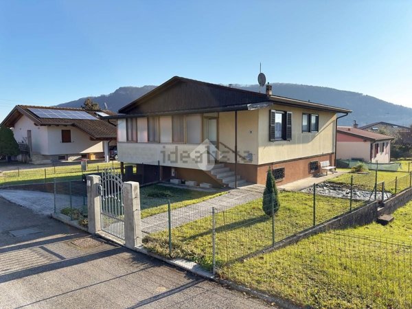 casa indipendente in vendita a Pinzano al Tagliamento in zona Colle