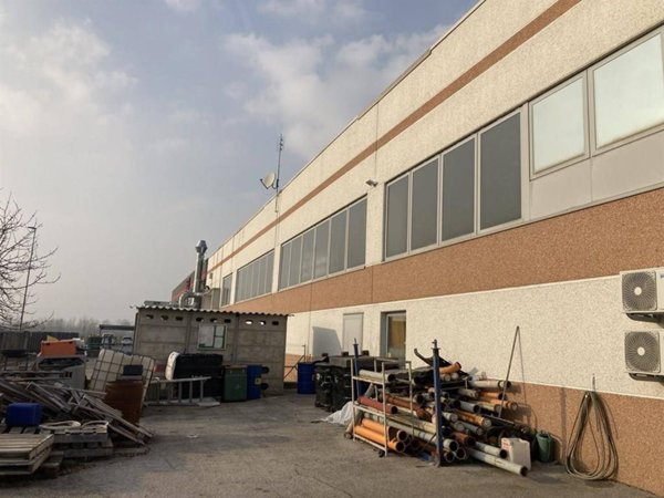 locale commerciale in vendita a Porcia