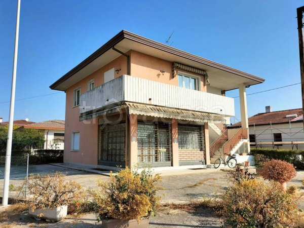 negozio in vendita a Porcia