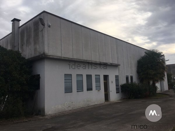 capannone in vendita a Porcia in zona Pieve