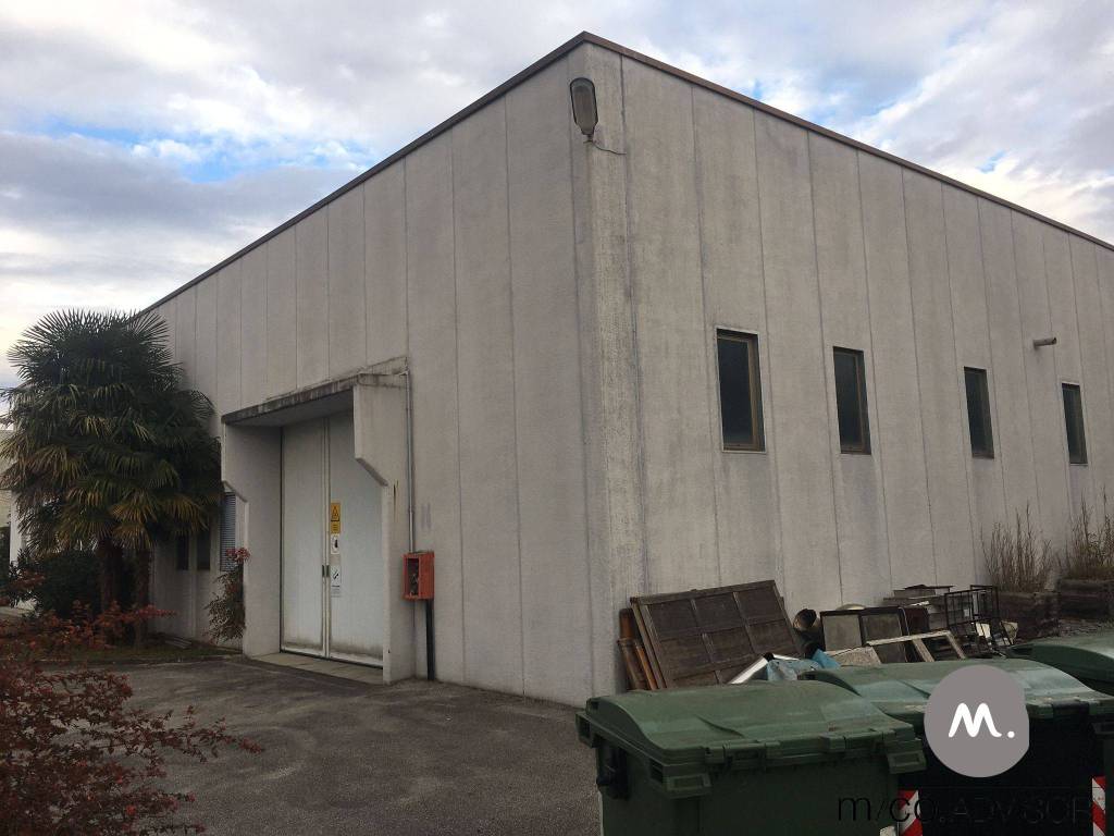 locale commerciale in vendita a Porcia in zona Pieve