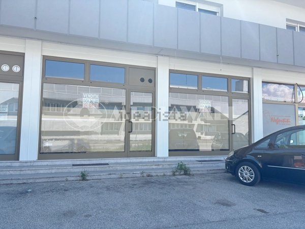 locale commerciale in vendita a Porcia