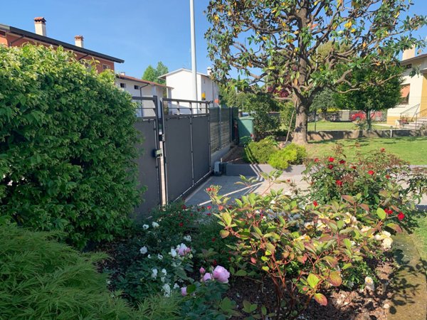 casa indipendente in vendita a Porcia in zona Rorai Piccolo