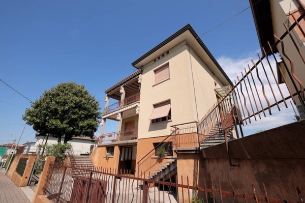 casa indipendente in vendita a Porcia in zona Palse