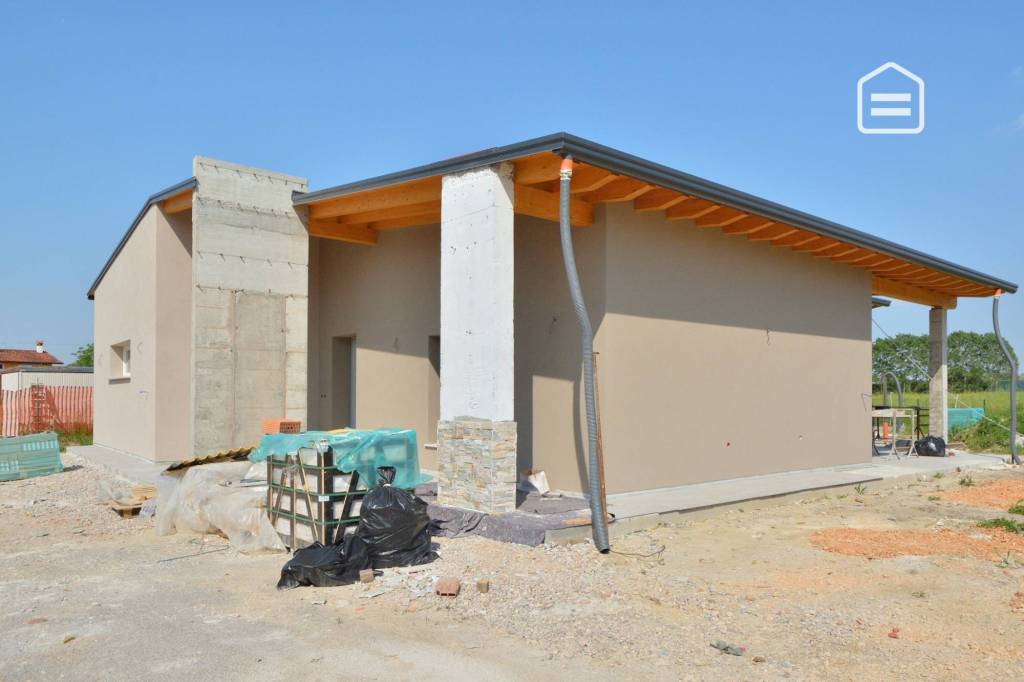 casa indipendente in vendita a Porcia in zona Rondover