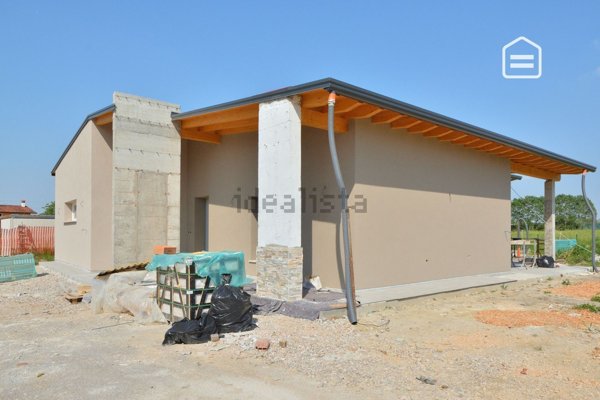 casa indipendente in vendita a Porcia in zona Rondover