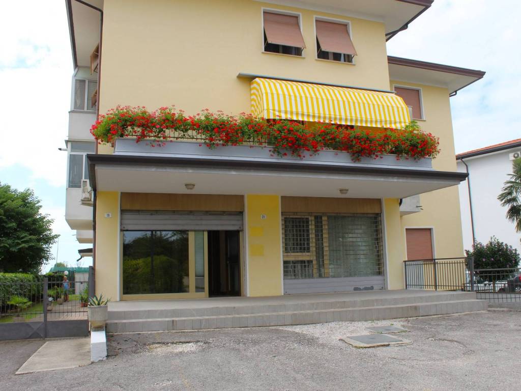 negozio in vendita a Porcia