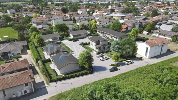 casa indipendente in vendita a Porcia
