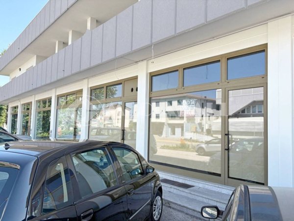 negozio in vendita a Porcia