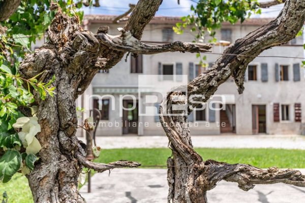 casa indipendente in vendita a Porcia in zona Rorai Piccolo