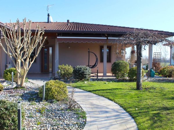 casa indipendente in vendita a Porcia in zona Rondover