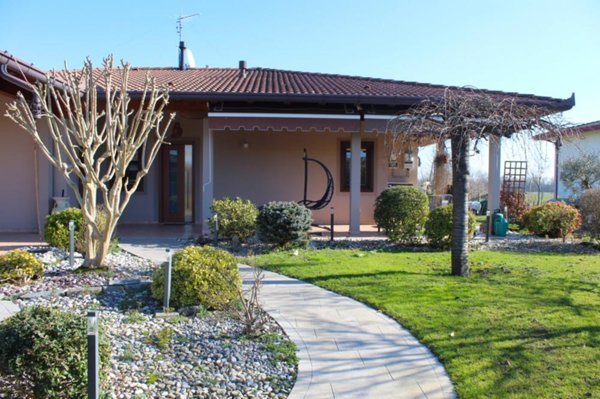 casa indipendente in vendita a Porcia in zona Rondover