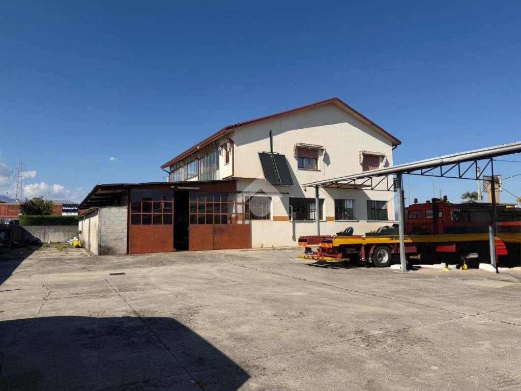 locale commerciale in vendita a Porcia