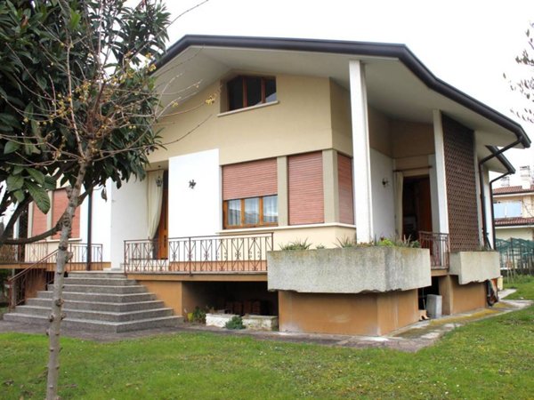 casa indipendente in vendita a Porcia