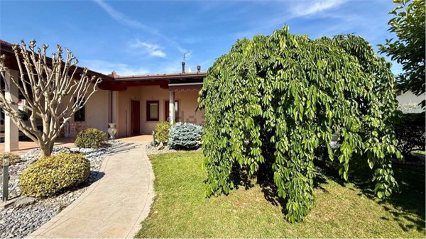 casa indipendente in vendita a Porcia in zona Rondover