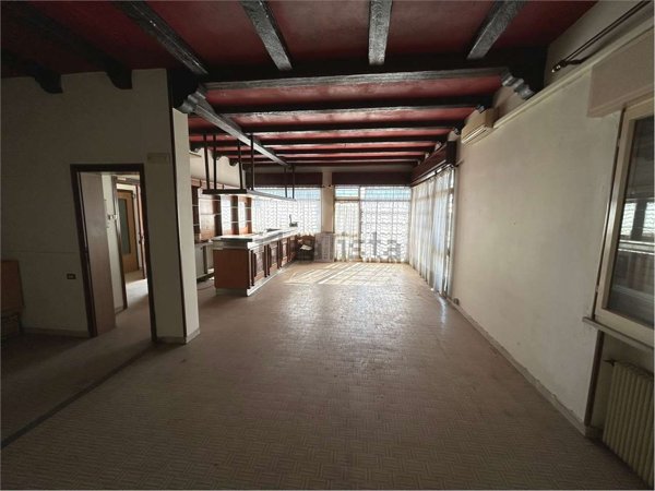 negozio in vendita a Porcia in zona Sant'Antonio
