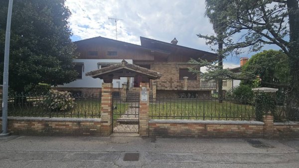 casa indipendente in vendita a Porcia in zona Rorai Piccolo