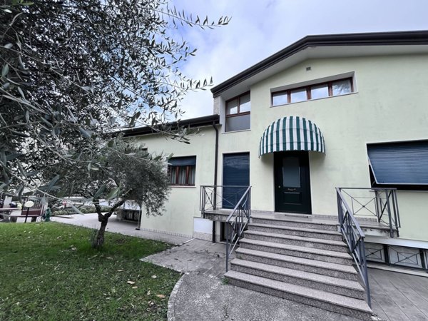 casa indipendente in vendita a Pordenone in zona Borgomeduna