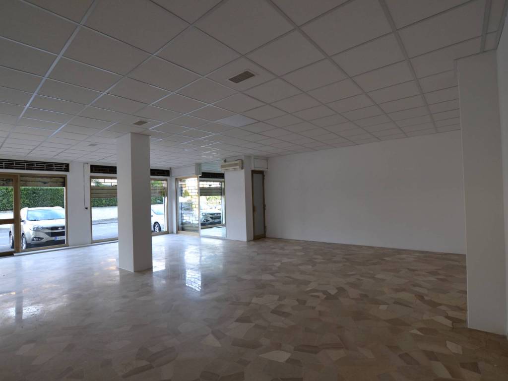 negozio in vendita a Pordenone