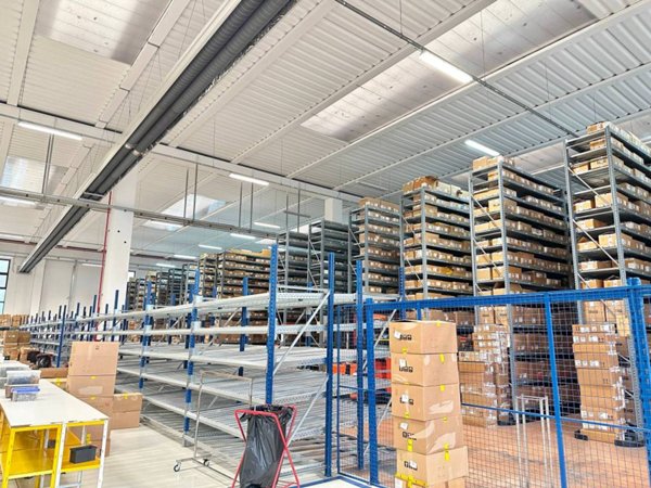 locale commerciale in vendita a Pordenone in zona Vallenoncello