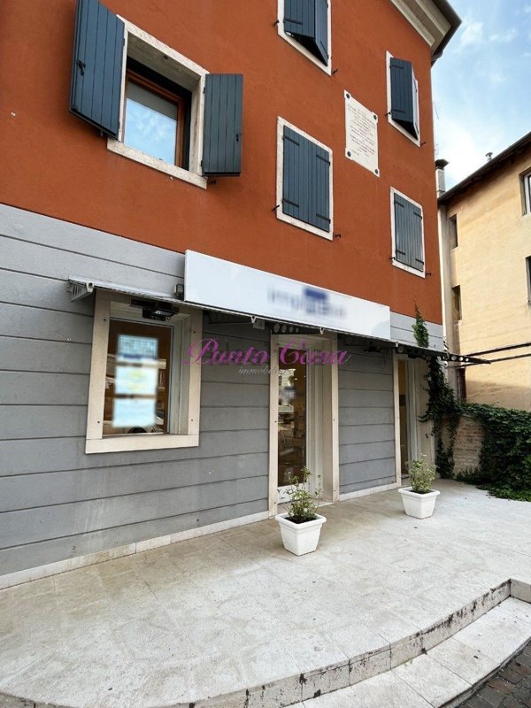 negozio in vendita a Pordenone