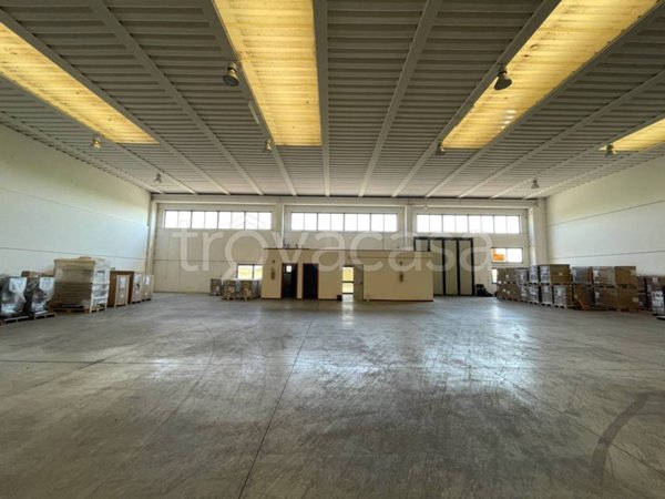 locale commerciale in vendita a Pordenone