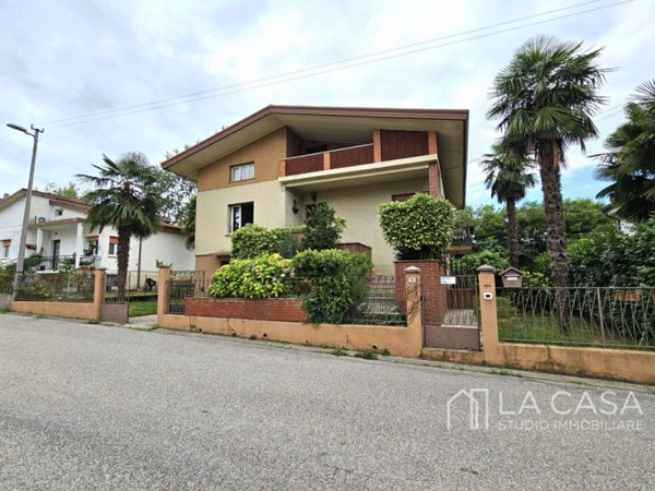 casa indipendente in vendita a Pordenone in zona Borgomeduna