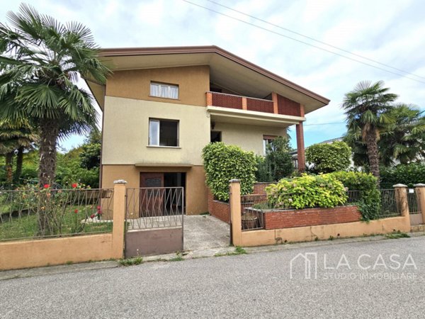 casa indipendente in vendita a Pordenone in zona Borgomeduna
