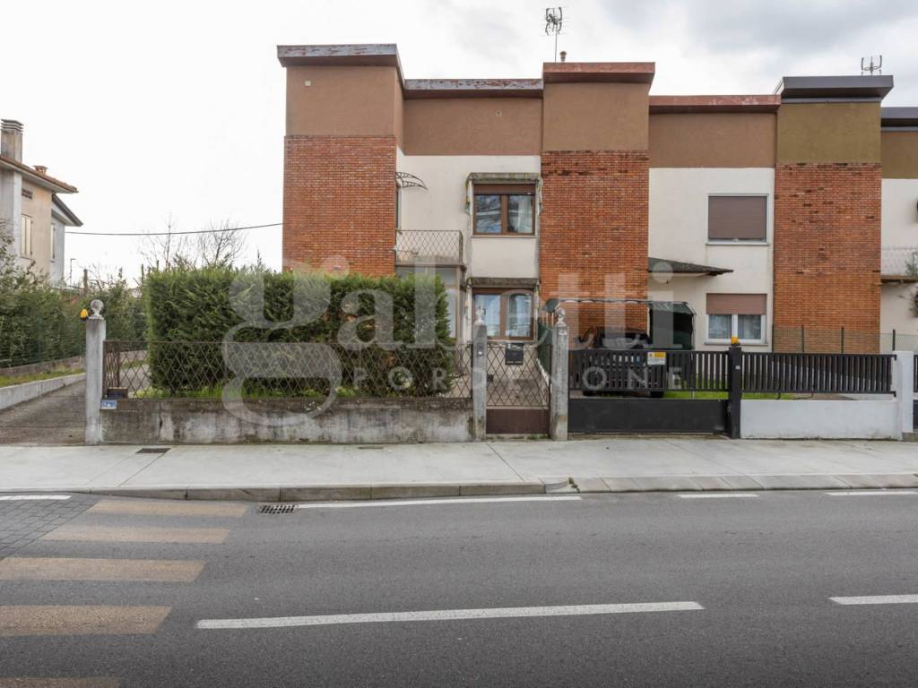 casa indipendente in vendita a Pordenone in zona Vallenoncello