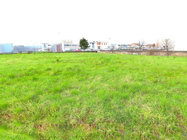 terreno agricolo in vendita a Pordenone in zona Vallenoncello
