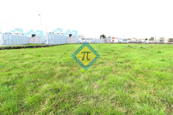 terreno edificabile in vendita a Pordenone in zona Vallenoncello