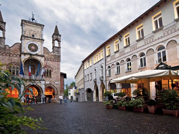negozio in vendita a Pordenone