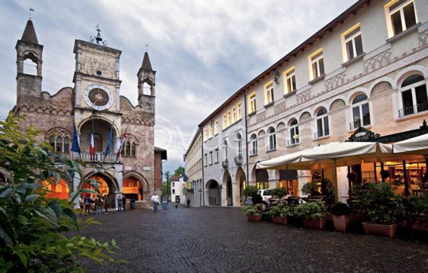 negozio in vendita a Pordenone