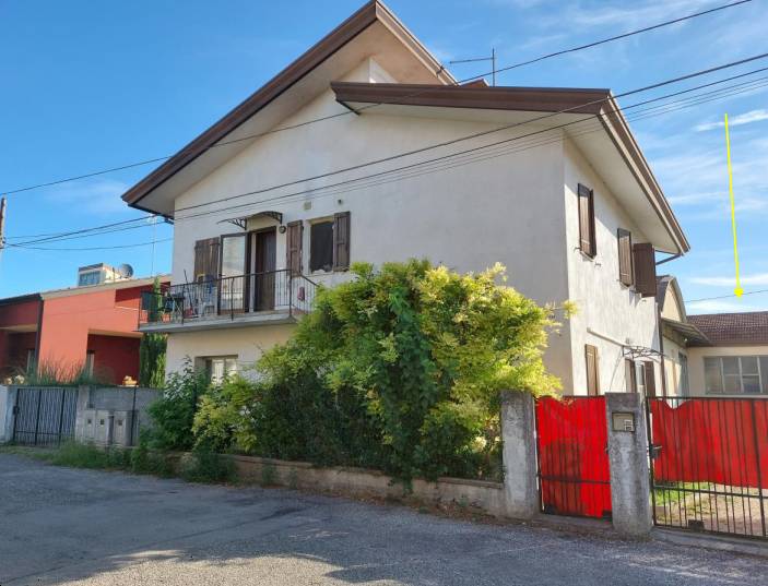 casa indipendente in vendita a Pordenone