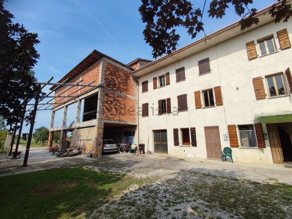 casa indipendente in vendita a Pordenone in zona Borgomeduna